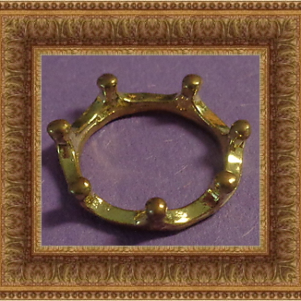 Gold Tone Size 4 Crown Design Ring